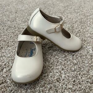 FootMates Mary Jane toddler shoes (8.5 wide)